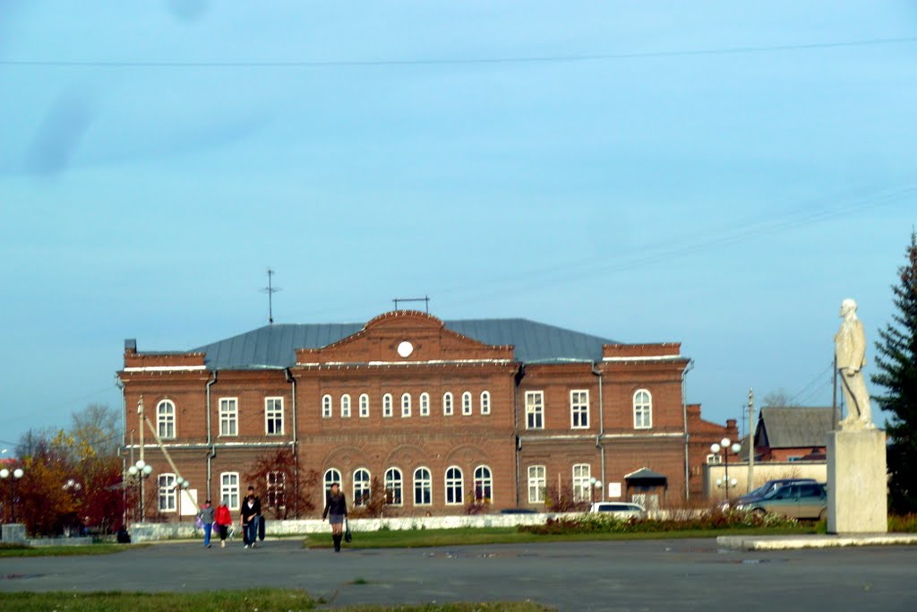Красноуфимск. Памятник Ленину.