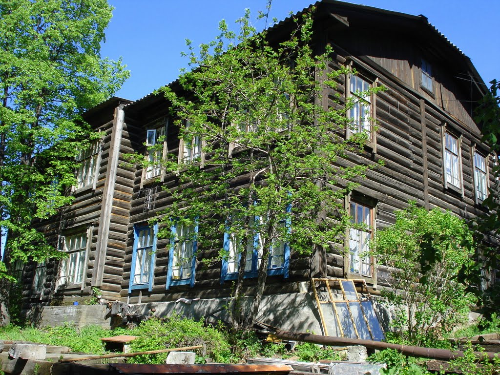 Старый дом на ул. Центральная, 19
