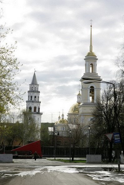 Падающая башня