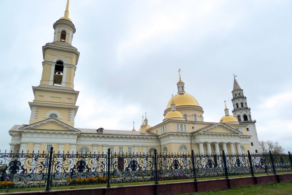 Невьянск. Спасо-Пребраженский собор - южная сторона.