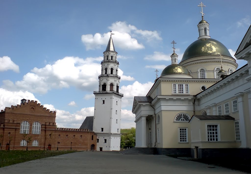 The Cathedral of the Transfiguration of the Saviour and Leaning Tower of Nevyansk / Собор Спаса Преображения и падающая башня