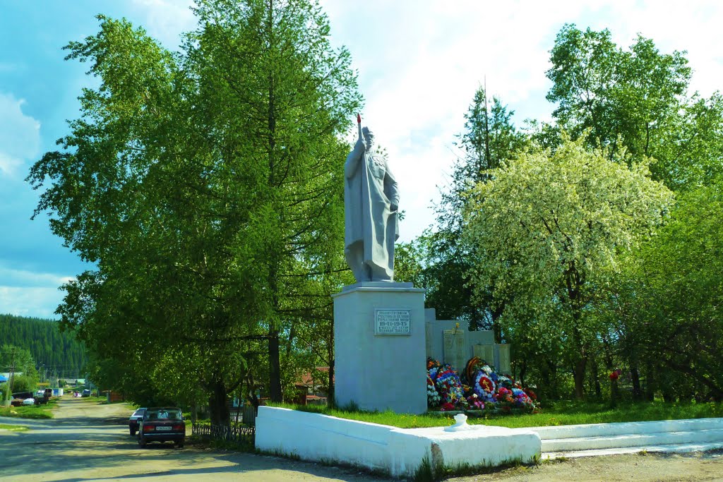 Нижние Серги. Памятник Победы.