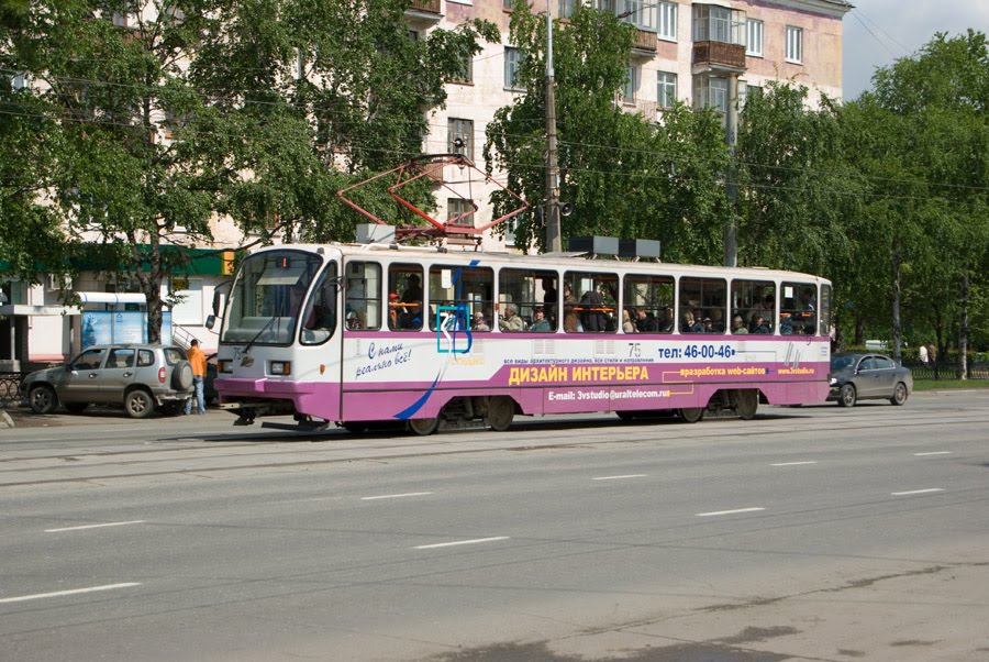 Трамвайный вагон 71-403 "Спектр-3" на проспекте Ленина / The tram car 71-403 "Spectrum-3" on Lenins prospectus (13/06/2008)