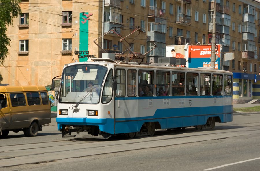 Трамвайный вагон 71-403 "Спектр-3" на проспекте Ленина / The tram car 71-403 "Spectrum-3" on Lenins prospectus (13/06/2008)