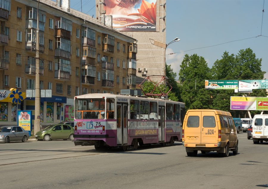 Трамвайный вагон 71-402 "Спектр-2" на проспекте Ленина / The tram car 71-402 "Spectrum-2" on Lenins prospectus (13/06/2008)