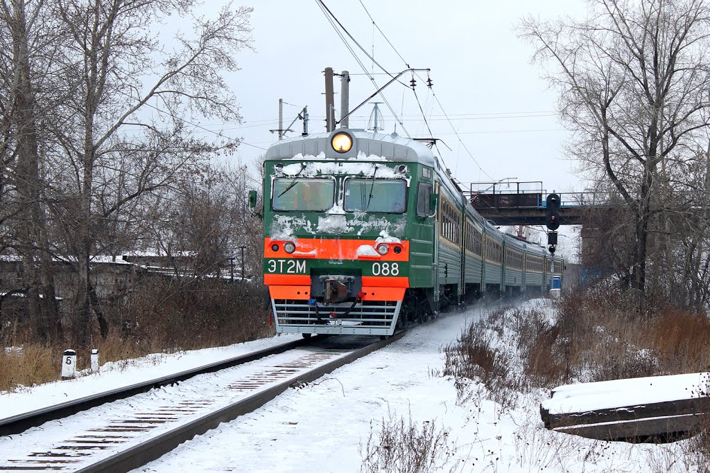 Электропоезд ЭТ2М-088, перегон Смычка - Нижний Тагил, город Нижний Тагил, Свердловская ЖД, Свердловская область. Фото сделано 20.11.2011