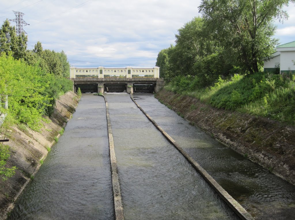 Плотина Нижнесалдинского водохранилища