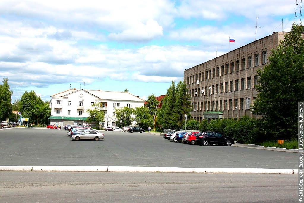 Площадь перед зданием Администрации