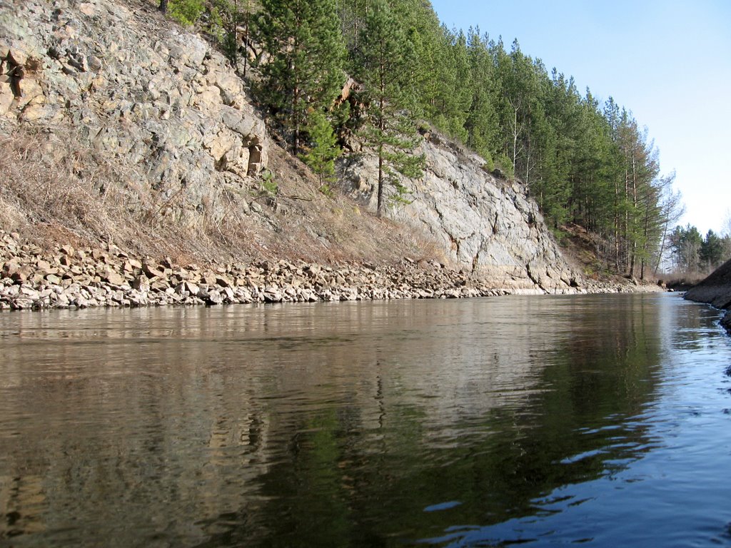 Берег водотока с НТГРЭС