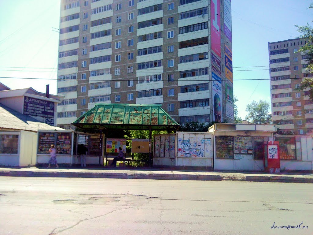Первоуральск. Облезлая остановка.