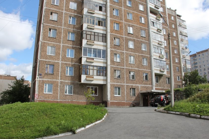 Бульвар Юности 1, июль 2011.