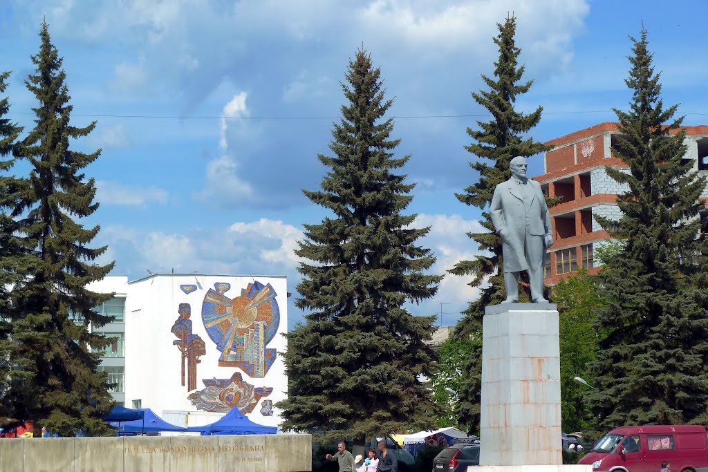 Первоуральск. Ленин у Дворцухи.