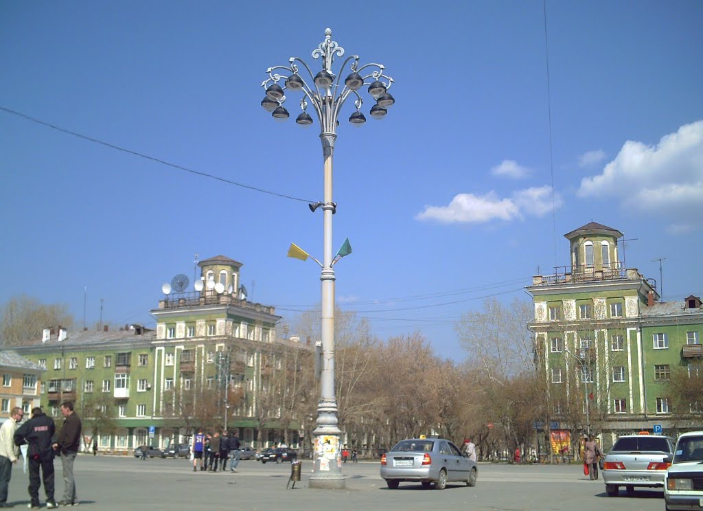 ПОЛЕВСКОЙ. Площадь у ДК СТЗ.