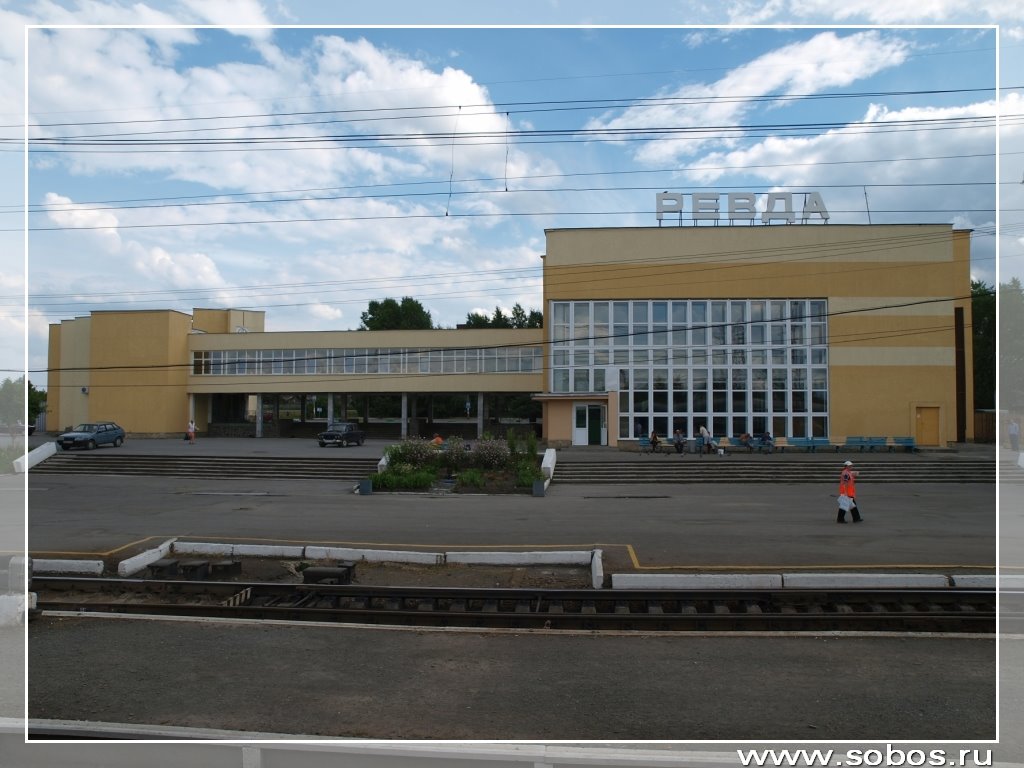 E3270115_Stantsia_Revda__Revda_Rail_Station.jpg