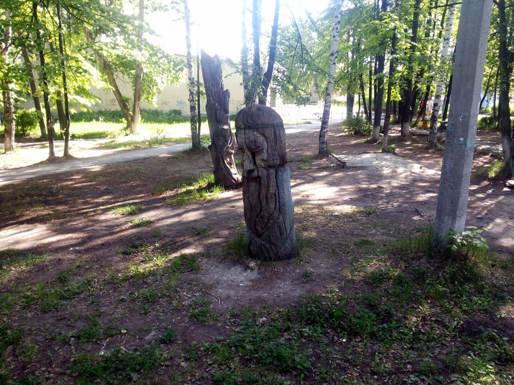 Реж. Деревянные скульптуры.