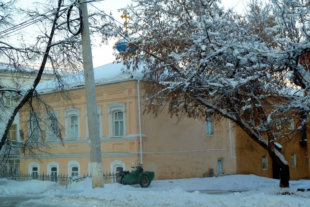 Реж. Зима, -30°С. Батюшка приехал на "Урале" в церковь....Шутка или суровая реальность.