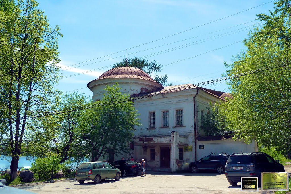 Реж. Налоговая заняла самое красивое здание.
