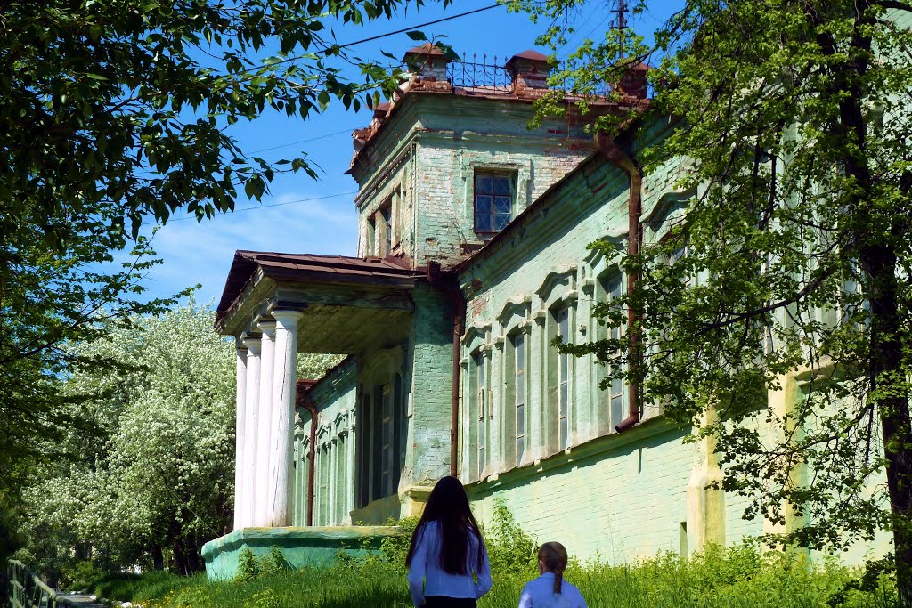 Реж. Особнячек славный своим революционным прошлым.