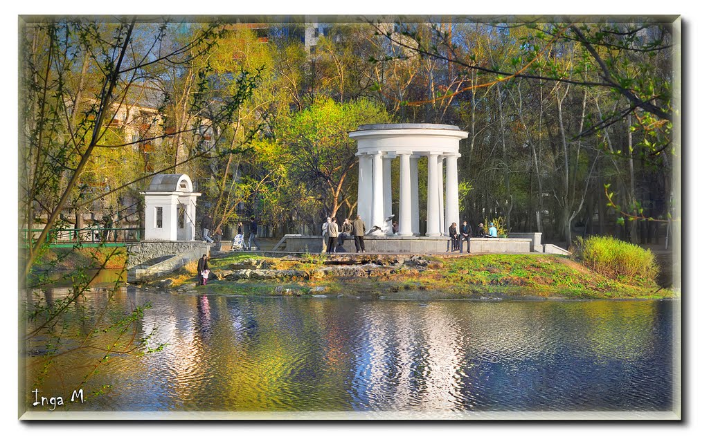 Екатеринбург. Весна. Ротонда.