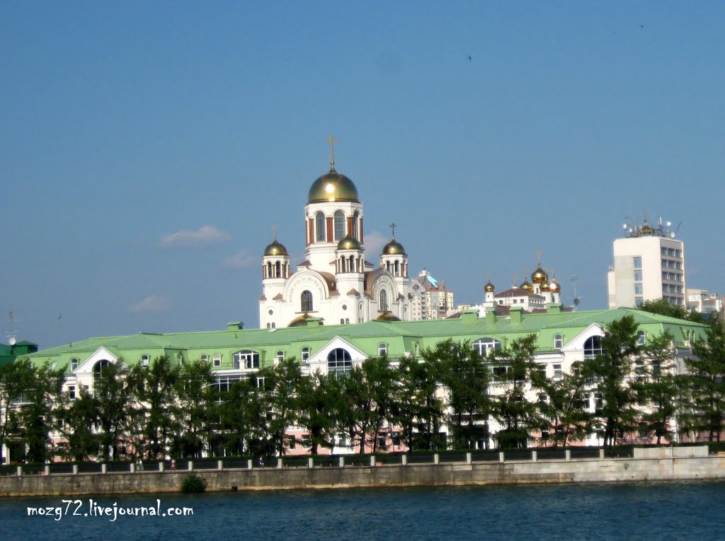 ...набережная в центре Екатеринбурга