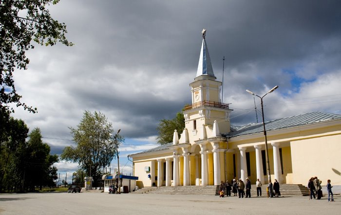 Площадь около железнодорожного вокзала
