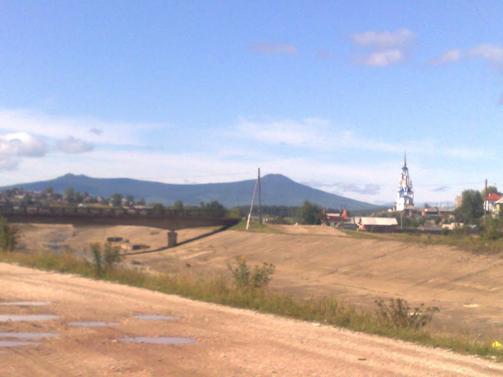 русло Колонги, церковь Петра и Павла, гора Кумба