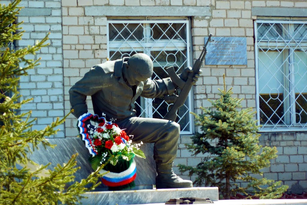 Сысерть. Памятник возле милиции.