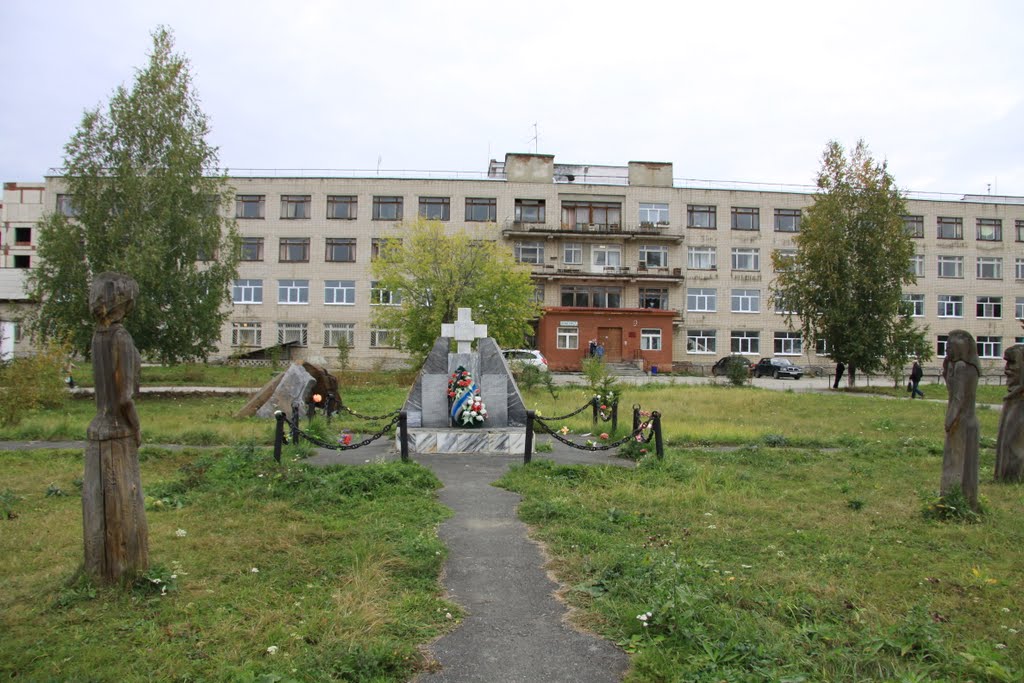 Памятный знак погибшим медикам