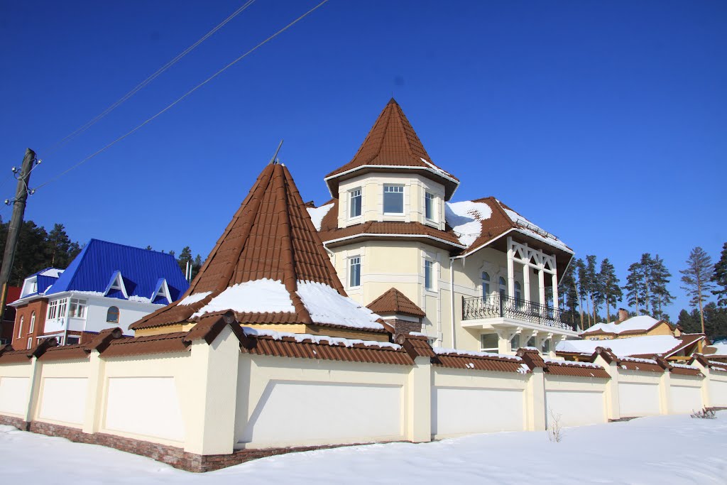 Современные дворцы и замки Сысерти