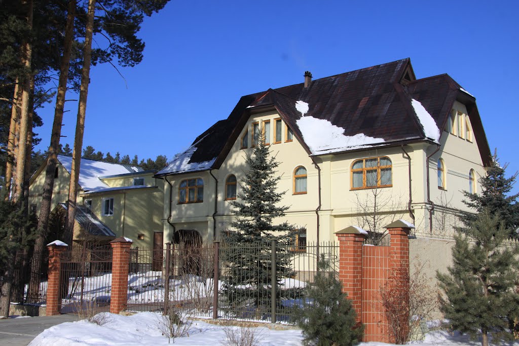 Современные дворцы и замки Сысерти