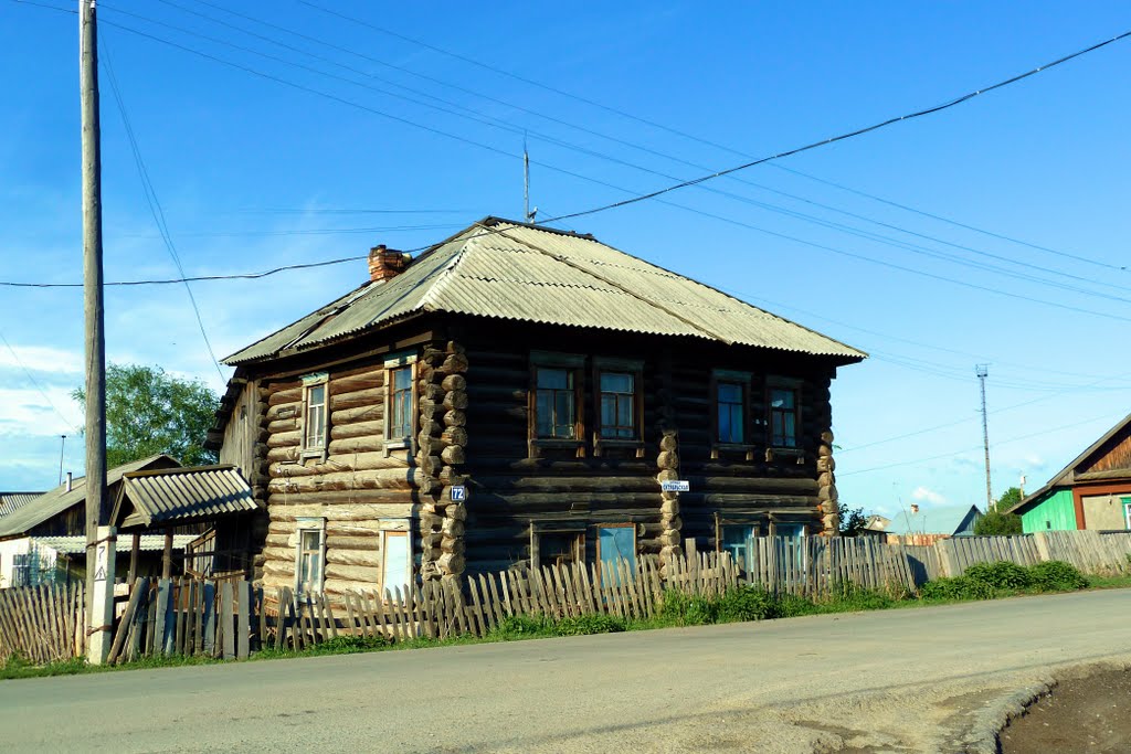 Таборы. Типичная для райцентра двухэтажка.