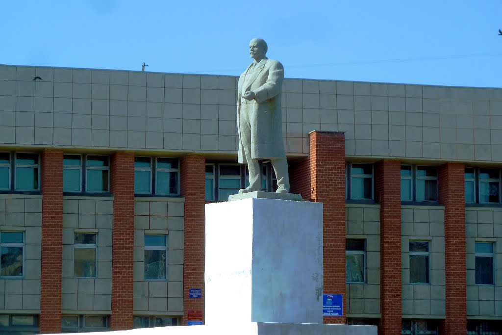 Туринск. Ленин на центральной площади.