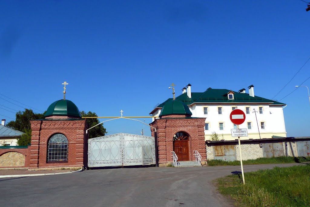 Туринск. Ворота Свято-Николаевского женского монастыря.