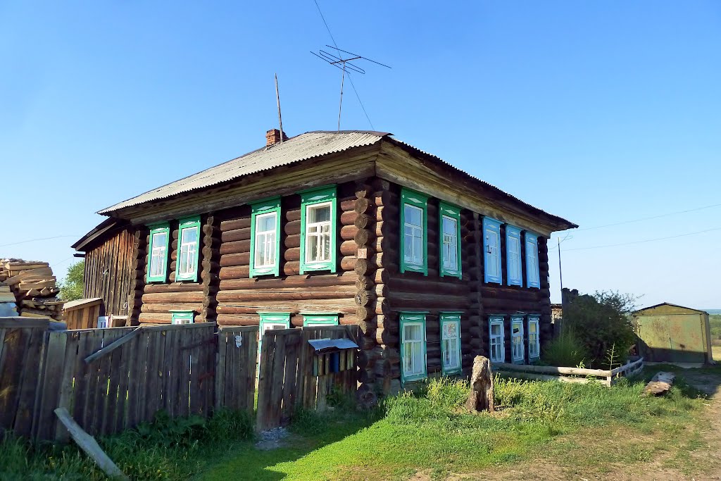 Туринск. Деревянная двухэтажка.