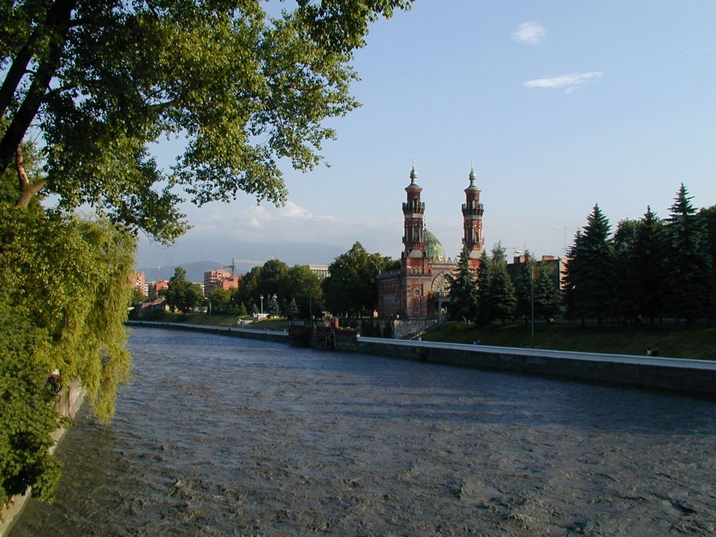 The river Terek in the center of Vladikavkaz, a kind on a mosque