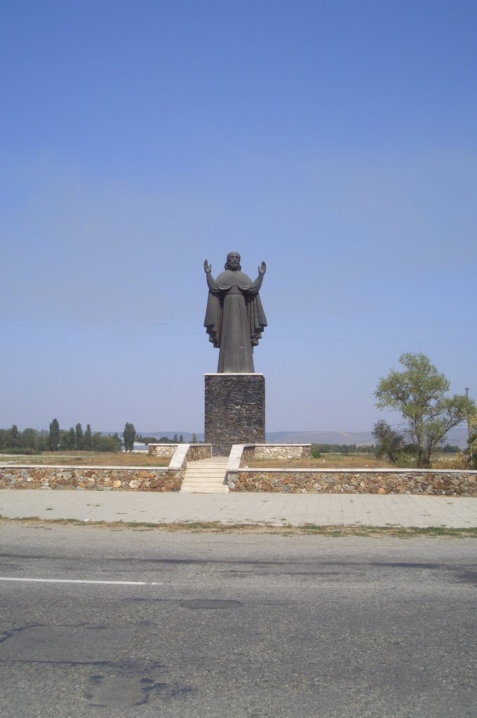Памятник на въезде в Дигору