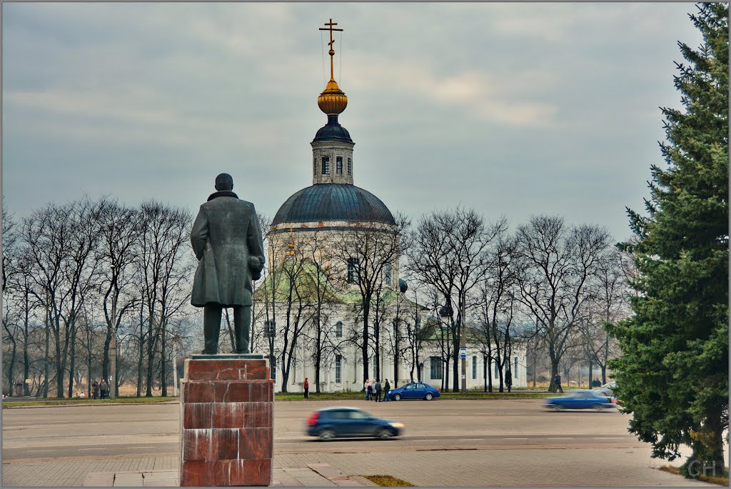 Вязьма. Ленин и Рождественская церковь