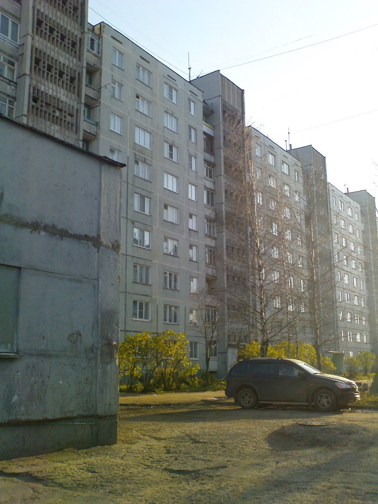 Строителей, 6