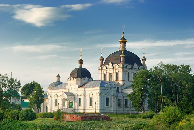 Благовещенский собор и Тихвинская церковь