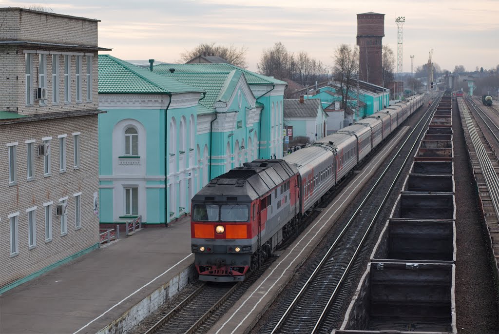 Тепловоз ТЭП70-0312 с поездом Адлер - Калининград, ст. Рославль-I