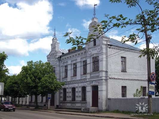 Не в каждом городе суд размещается в таком красивом здании.