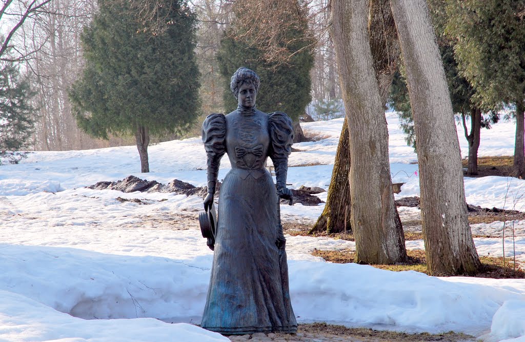 Фленово. Памятник кн. М. К. Тенишевой. Flenovo.  Monument to Princess Tenisheva.