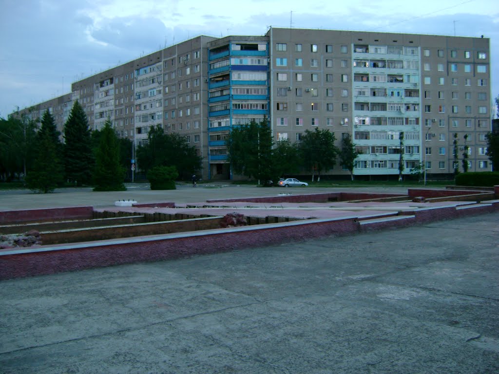 Площадь перед Д.К.