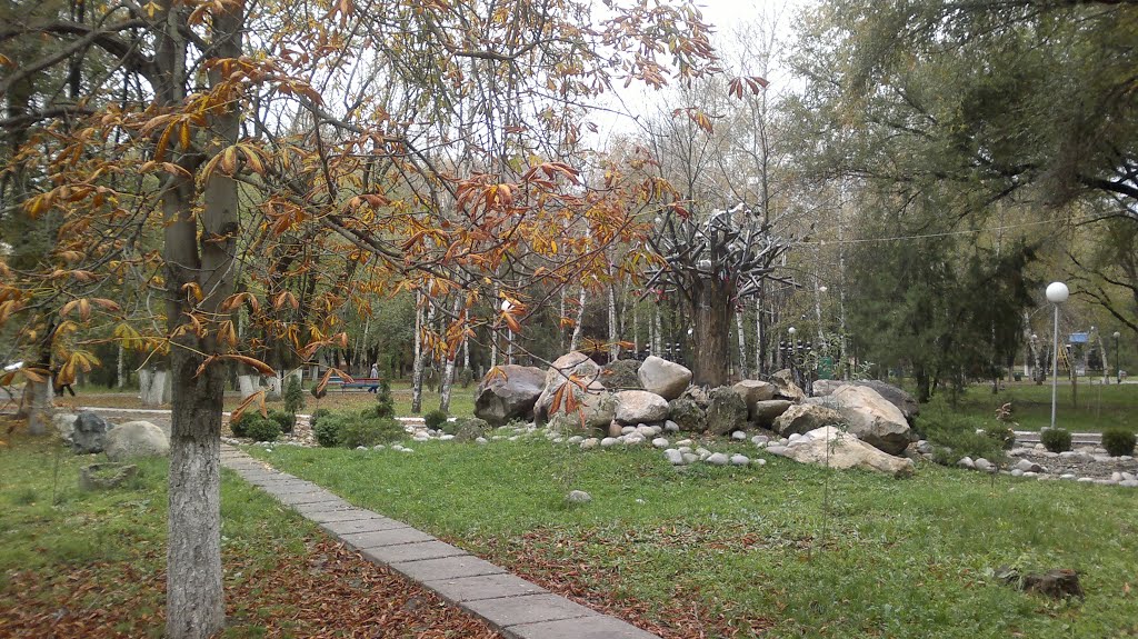 Памятник безвкусице в городском парке, 2013.
