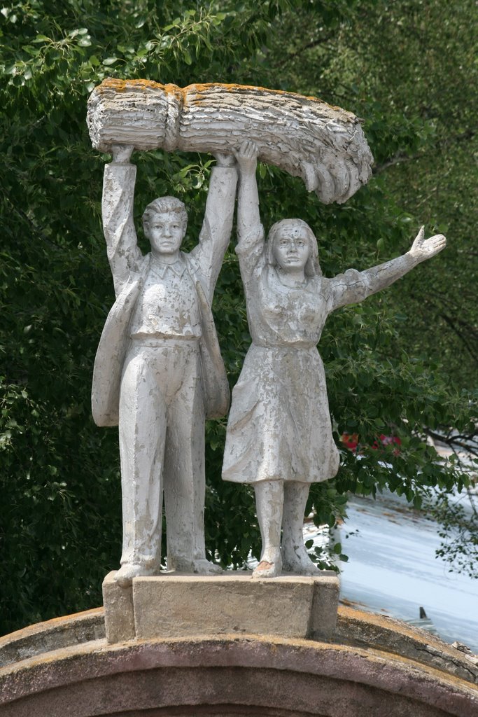 Колхозник и колхозница