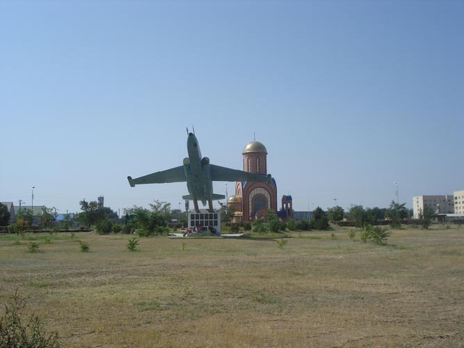 Новый храм и памятник - new church and monument
