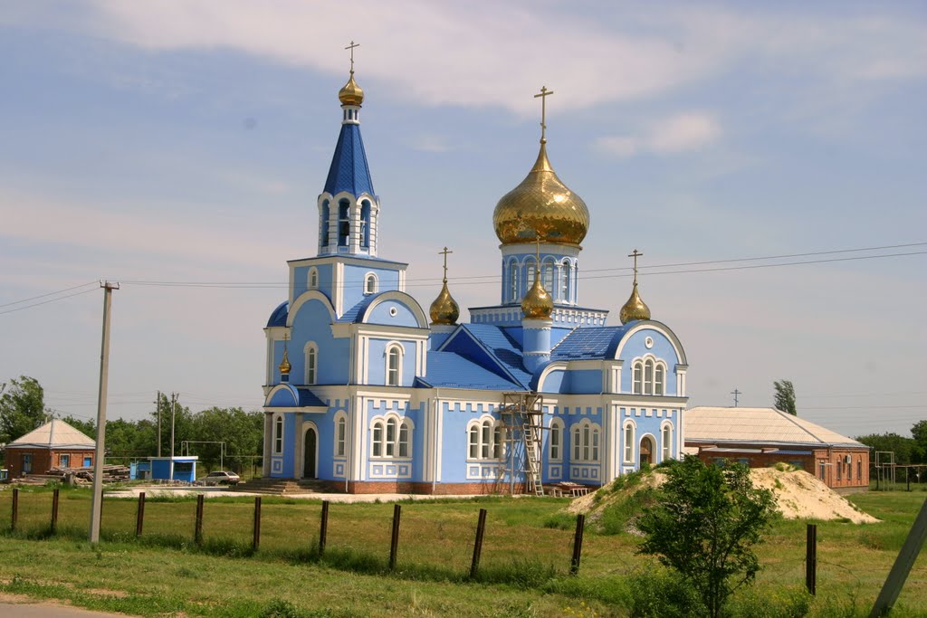Церковь в селе Дивном.