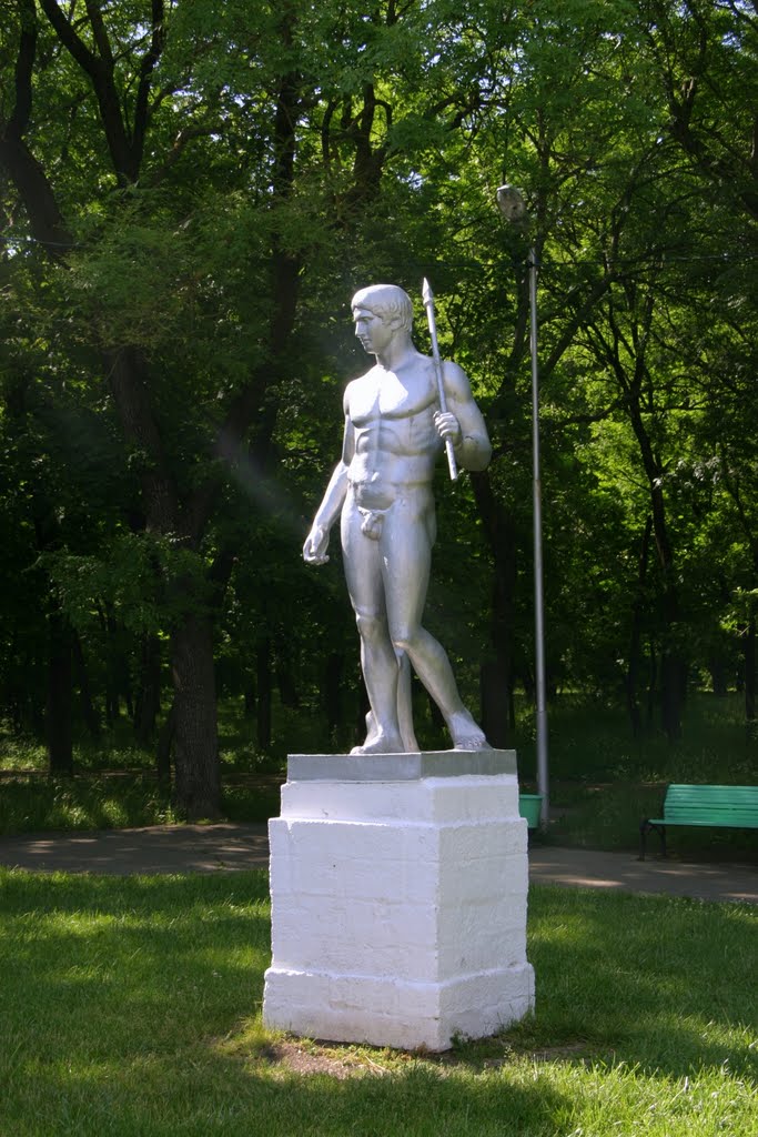 Ессентуки. Курортный парк. Статуя возле Николаевских Ванн.