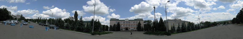 Курсавка, ул. Красная, перед районной администрацией