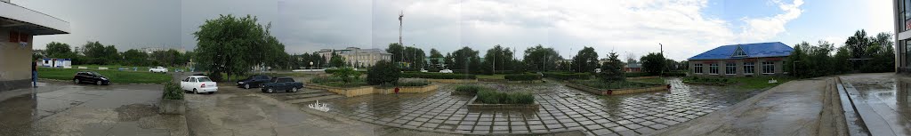 Панорама - центр Курсавки со ступенек ДК. 29.05.2012